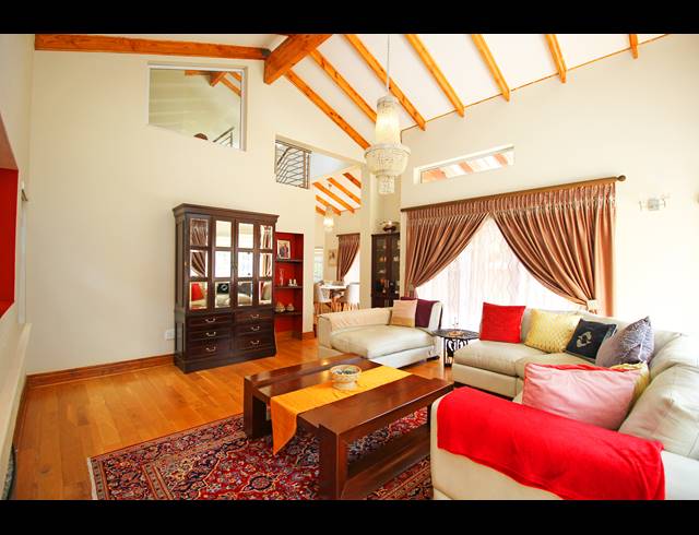 5 BEDROOM HOUSE FOR SALE IN HOUGHTON ESTATE